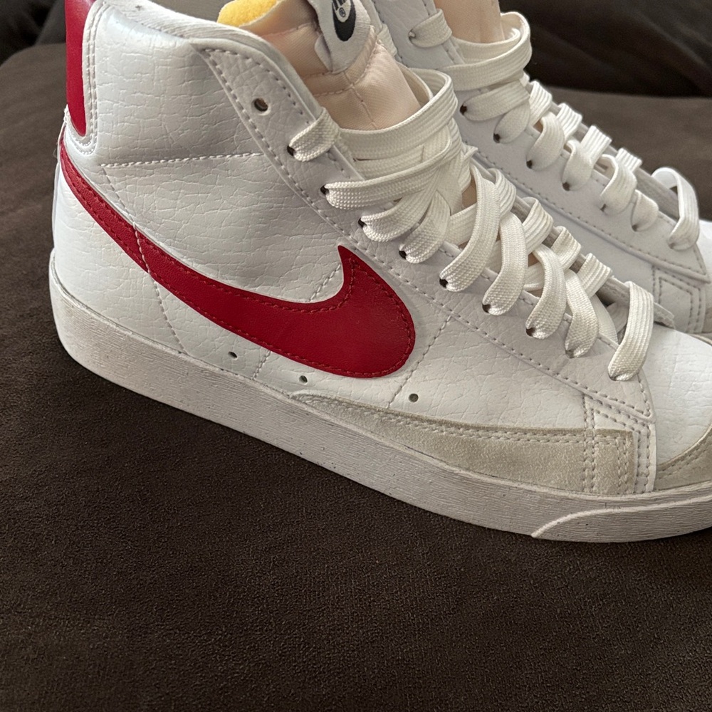 Nike White and Red High-Tops - BLAZERS - Picture 6 of 6